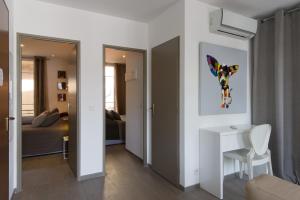 Appartement design proche Croisette, classé 4 étoilesにあるシーティングエリア