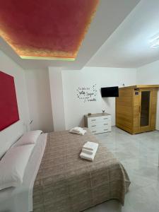 a bedroom with a large bed with a red ceiling at IL SOGNO luxury house in Santa Tecla