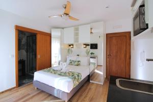 Giường trong phòng chung tại Casa Oasis by CosyCasa Praia Peniche