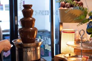 a vase sitting on a table next to a bucket at Mövenpick Hotel Sukhumvit 15 Bangkok in Bangkok