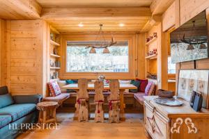 a dining room with a table and chairs in a cabin at Dimora del Corso Cortina in Cortina dʼAmpezzo