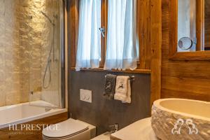 Koupelna v ubytování Alpenglow Cortina Luxury + 28 fotografií