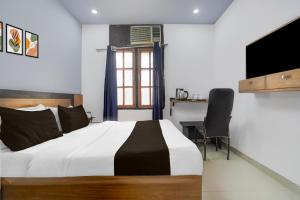 Ένα ή περισσότερα κρεβάτια σε δωμάτιο στο Super Hotel O Gomti Nagar Near Amity Formerly Hotel Green Apple