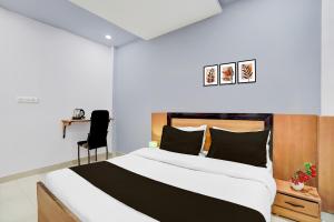 Ένα ή περισσότερα κρεβάτια σε δωμάτιο στο Super Hotel O Gomti Nagar Near Amity Formerly Hotel Green Apple