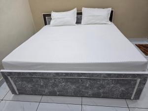 a bed in a room with a large mattress at Green Homestay in Bahādrābād