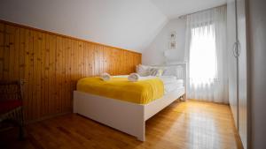 Gallery image of Chalet Lana with Hot Tub in Gozd Martuljek +17 photos