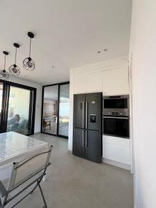 Η κουζίνα ή μικρή κουζίνα στο Villa Ryma