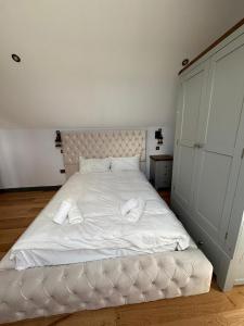 Fotografie z fotogalerie ubytování Luxurious, Unique, and Elegant Cottage by Portree v destinaci Ollach
