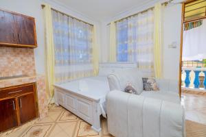 Postel nebo postele na pokoji v ubytování Yunke Homes Comfortable Studio in Bamburi