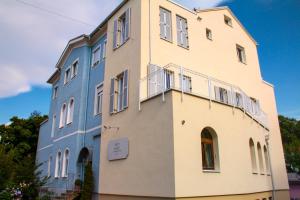 Budynek, w którym mieści się hotel