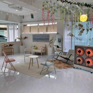 a living room with chairs and tables and a fireplace at 포항 파티룸 숙박깔끔 in Pohang