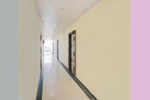 an empty corridor of a building with white walls at Super Hotel O Darbhanga Near Khanka Chowk in Darbhanga