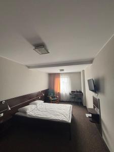 a hotel room with a bed and a window at MDS Wielichowo in Wielichowo