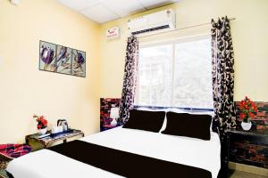 a bedroom with a bed and a window at Collection O Ganeshguri Nayanpur Formerly Rainbow Residency in Guwahati +52 photos