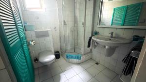 a bathroom with a sink and a toilet and a shower at Daheim in Essen in Essen