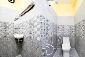 Koupelna v ubytování Hotel O Walajapeti Vellore