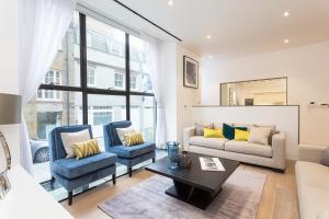 A seating area at Urban Chic - Chiltern & Baker 