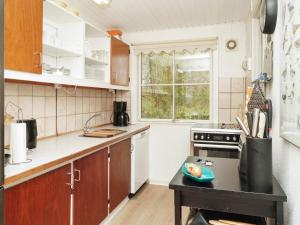 Η κουζίνα ή μικρή κουζίνα στο 6 person holiday home in Nykøbing Sj-By Traum +9 φωτογραφίες