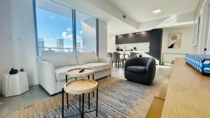 Χώρος καθιστικού στο Rare Corner Unit Private Terrace & Sunset Views