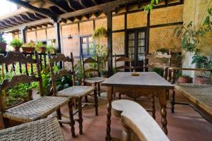 A restaurant or other place to eat at Hospedaje Octavio