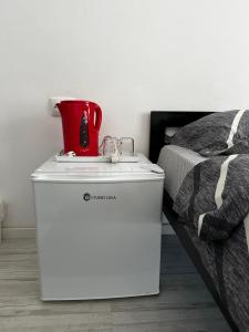 a red blender on top of a white chest next to a bed at Vila ANA in Cluj-Napoca