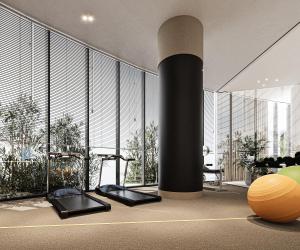 ドゥラスにあるCrowne Plaza Durres by IHGの大きな窓と柱とジムのあるロビー