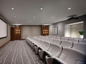 Ärikülastajate ala ja/või konverentsiruum majutusasutuses AVE Blue Bell - Short Stay Furnished Apartment