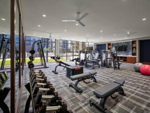 Spordikeskus ja/või sportimisvõimalused majutusasutuses AVE Blue Bell - Short Stay Furnished Apartment