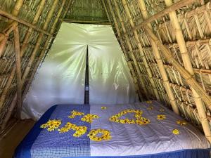 a room with a bed with flowers on it at Cabañas Green Life, Huasca de Ocampo in Huasca de Ocampo