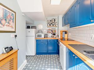 Køkken eller tekøkken på 3 Bed in Brixham BX039