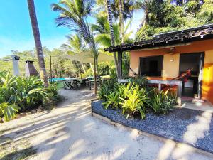 Zahrada ubytování Casa de Temporada Arcádia, Piscina, 22 Hóspedes, 5 Suítes e Churrasqueira em Itacaré na Bahia