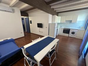 Nhà bếp/bếp nhỏ tại La Casa Blanca y Azul