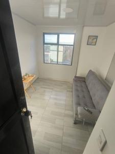 a living room with a couch and a table at Rent Smart Palmira - Tranquilidad y Comfort in La Italia +1 photo