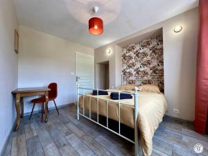 Giường trong phòng chung tại La maison de Marguerite - 5 personnes