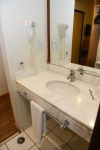 a bathroom with a sink and a mirror at Astron Hotel Bauru by Nobile in Bauru +29 photos
