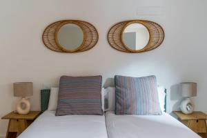 Postel nebo postele na pokoji v ubytování Cozy apartment- 1Bd 1Bth- Plaza Castilla