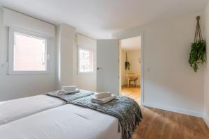 Postel nebo postele na pokoji v ubytování Cozy apartment- 1Bd 1Bth- Plaza Castilla