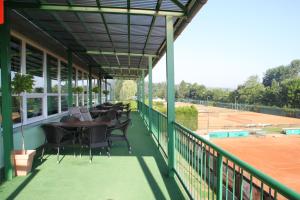 Patio nebo venkovní prostory v ubytování Penzion Tenis Klub DEZA