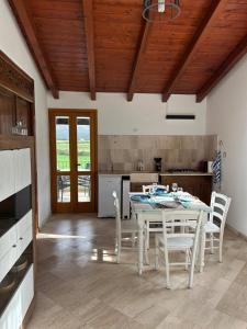 Η κουζίνα ή μικρή κουζίνα στο Villa Oleandri D'Ogoz