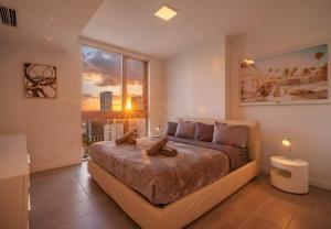 Postel nebo postele na pokoji v ubytování Sky-high1 BR Downtown Miami's heart - Pool & Gym