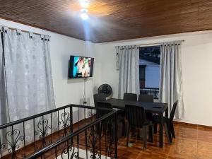 Μια τηλεόραση ή/και κέντρο ψυχαγωγίας στο Amplio Apartamento con Vistas en Dosquebradas