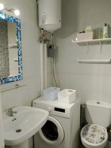 a bathroom with a washing machine and a sink at Casa Ventura in Costa de Antigua