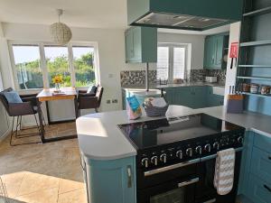 Galería fotográfica de 3 Bed in Chale 94165 en Chale 64 fotos más