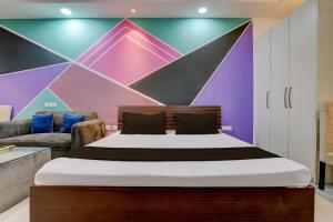 a bedroom with a bed and a colorful wall at HOTEL O ZOOM LUXURY STAY in Lonavala +33 photos