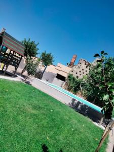 a park with a bench and a grass field at El Rincón de Arabayona in Arabayona