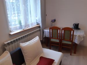 a living room with a couch and chairs and a table at Mieszkanie na Mazurach in Kętrzyn