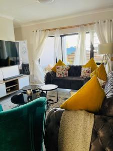Χώρος καθιστικού στο Naidzulafi lagoon 3-bed entire apartment