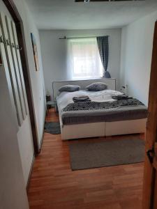 a small bedroom with a bed and a window at Gorshof in Spital am Pyhrn
