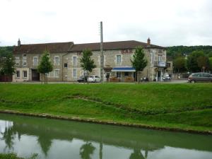 Galeriebild der Unterkunft Hotel Neptune in Montbard