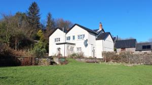 Gallery image of Onnen Fawr Farmhouse in Cray